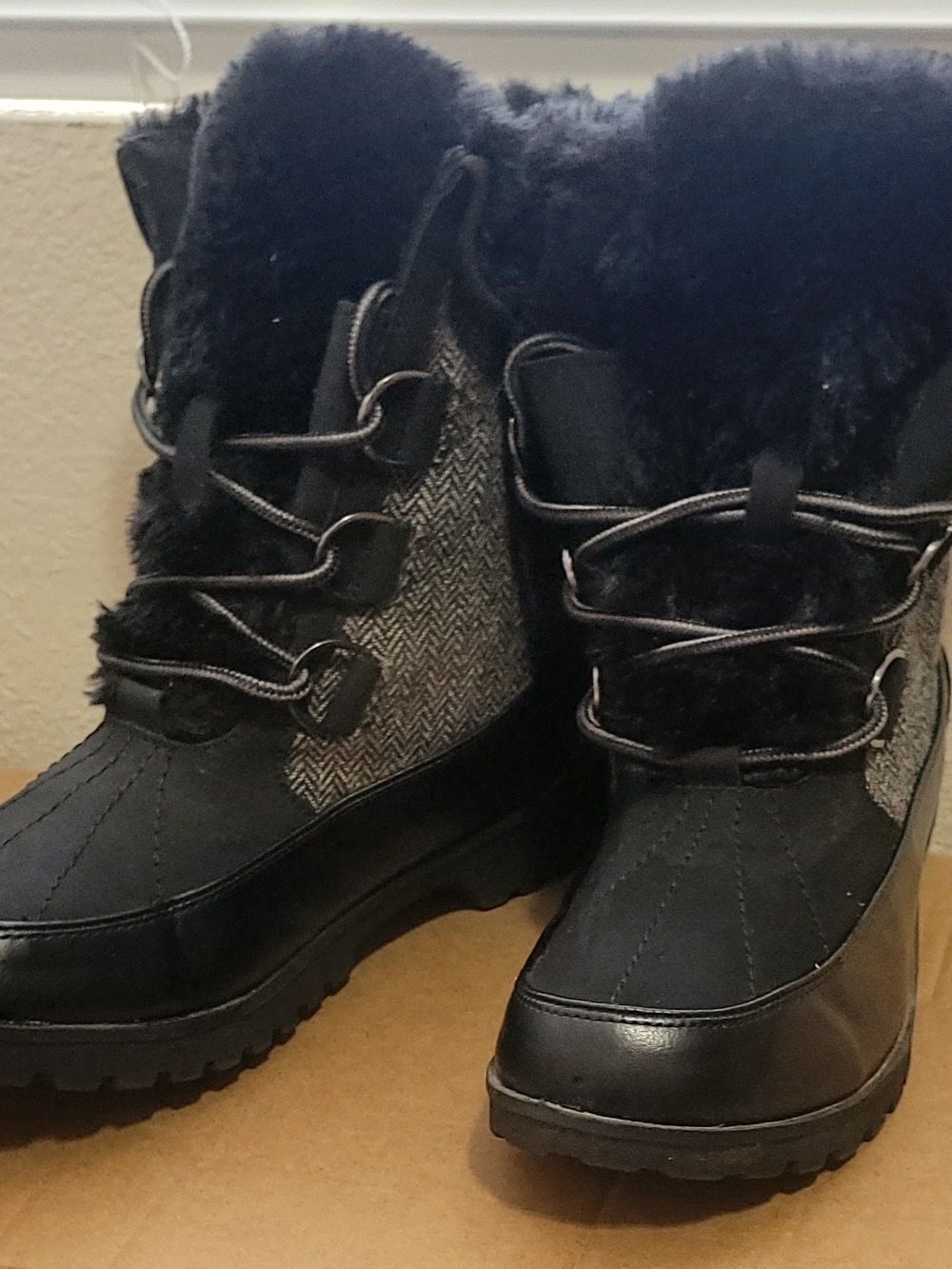 Women's Black Faux Fur Winter Boots